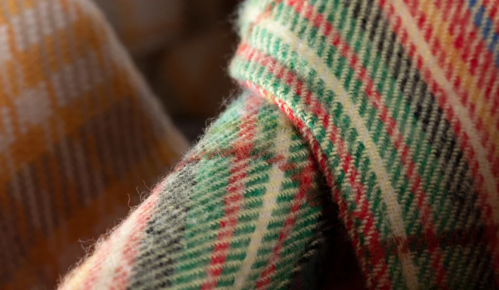 Wool (Wol) adalah 5 Jenis Bahan Pakaian yang Perlu Perlakuan Khusus