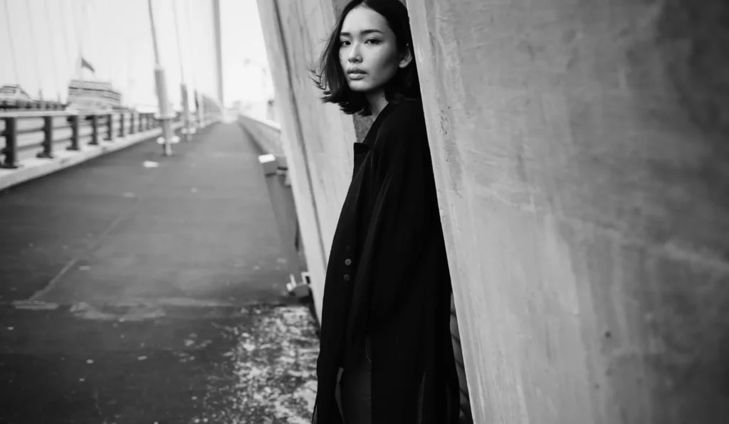 Gaya Monokrom di Dunia Fashion Saat Ini